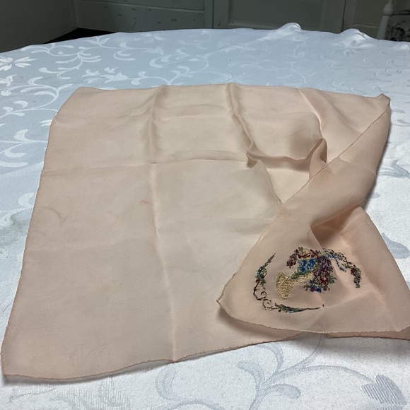 SILK SCARF. APRICOT COLOR EMBROIDERED. VINTAGE - Picture 2 of 6